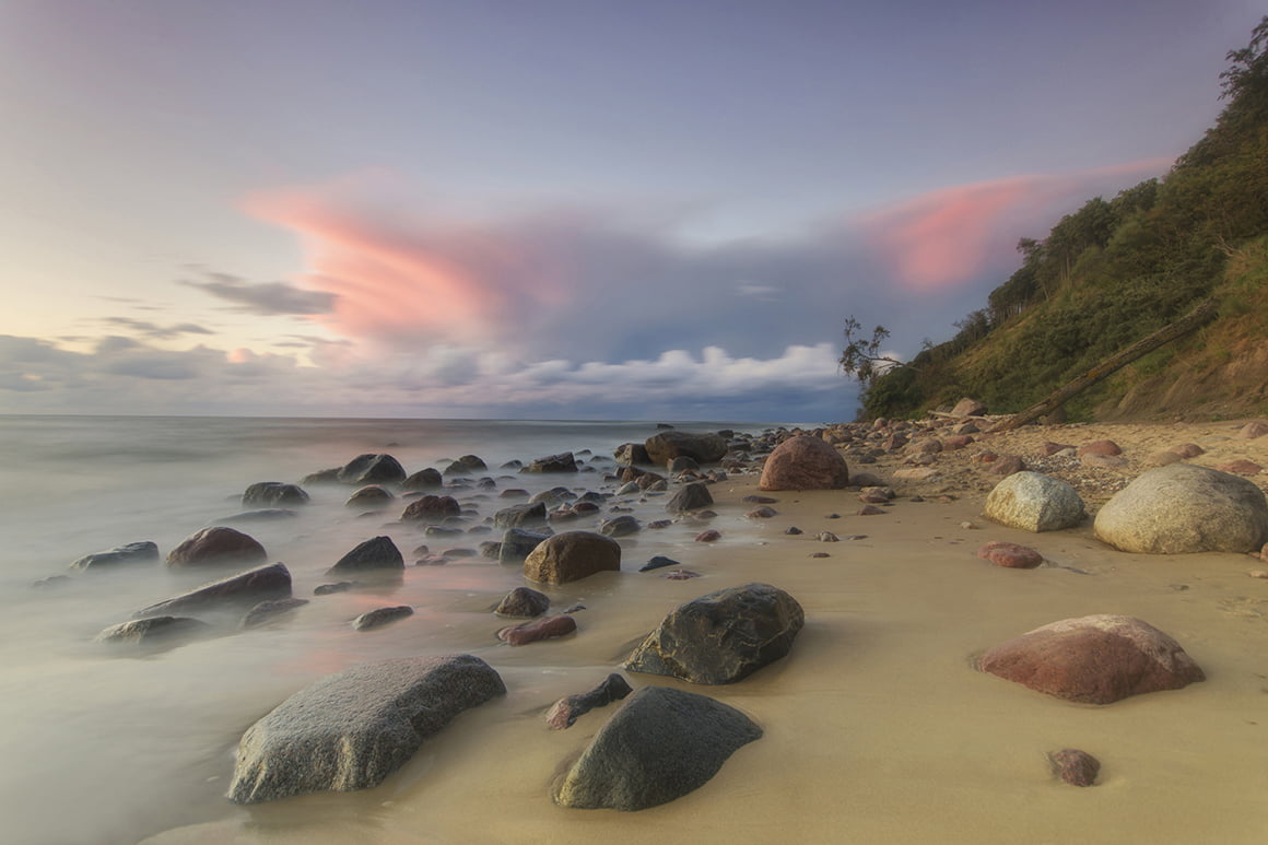 bednarz marek interfoto fotografia krajobrazowa pejzaż kamienie wybrzeże o wschodzie słońca