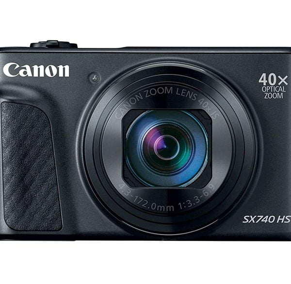 Niewielki kompakt cyfrowy Canon PowerShot SX740 HS z czterdziestokrotnym zoomem i wideo w jakości 4K