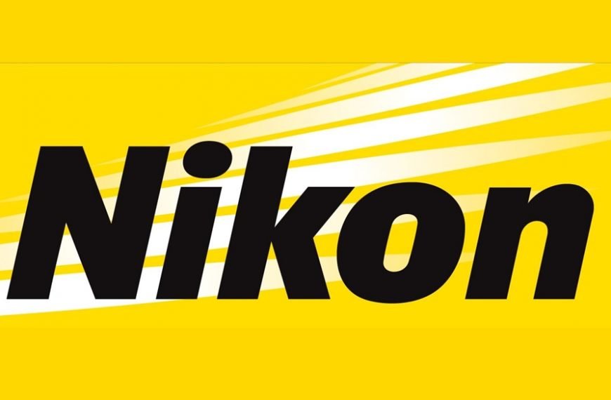 Nikon daje przedsmak nowego lusterkowca krótkim filmikiem i mikrowitryną