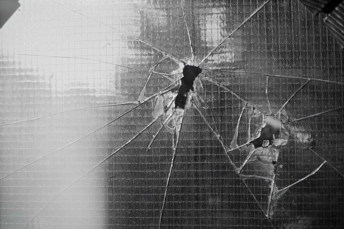 Canon-AE1-Broken-Glass