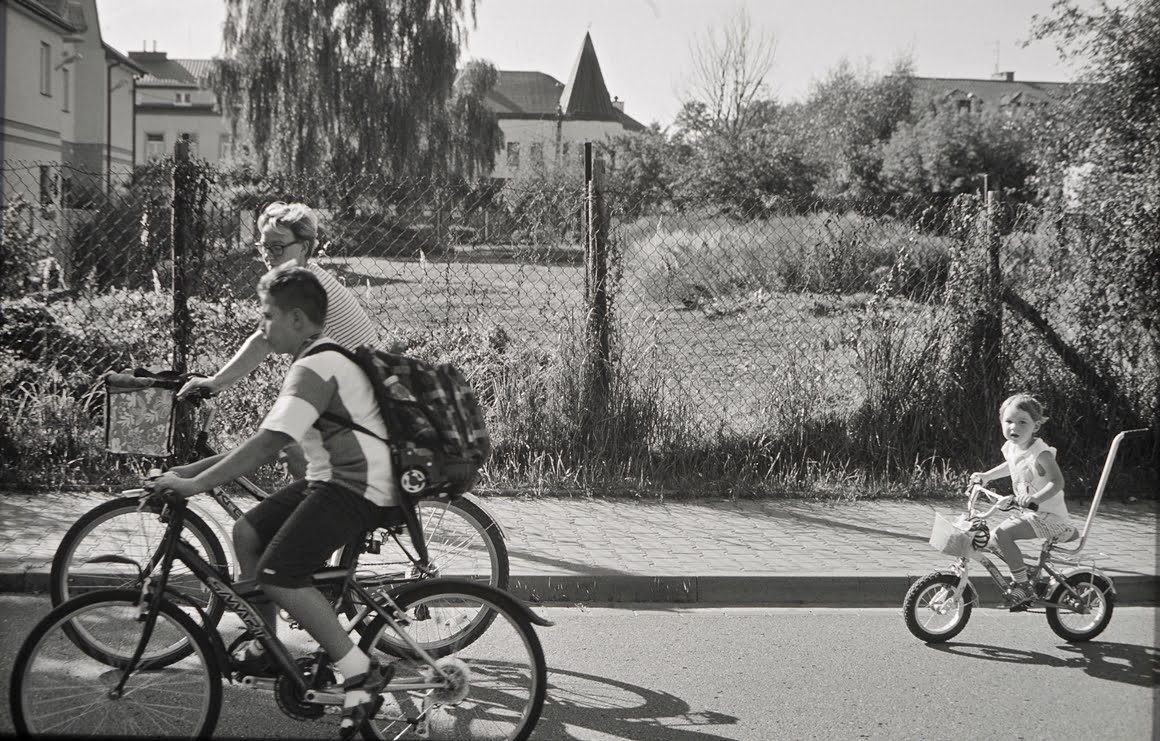 Canon-AE1-Cyclists-1