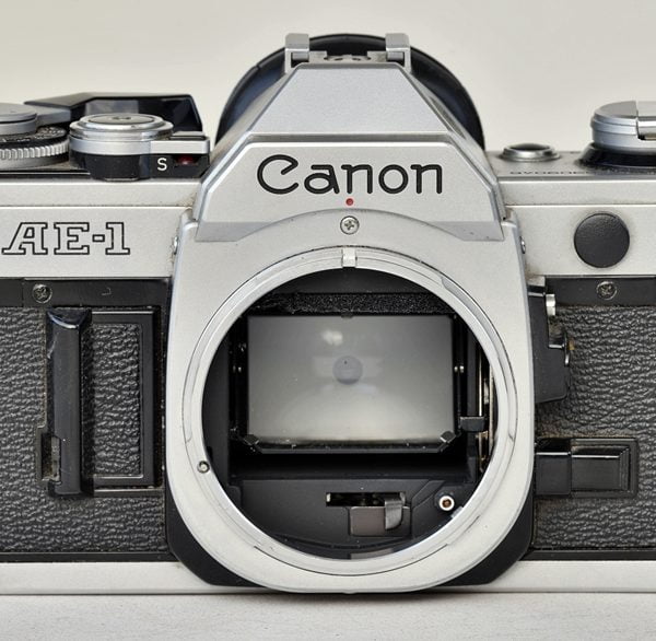 Kamyczki milowe w rozwoju sprzętu fotograficznego: Canon AE-1