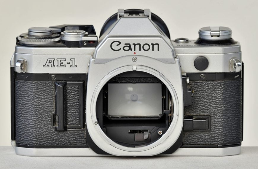 Kamyczki milowe w rozwoju sprzętu fotograficznego: Canon AE-1
