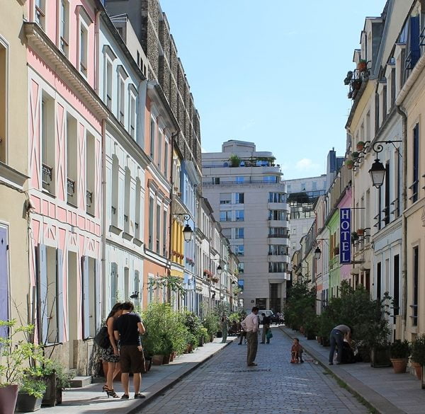 Mieszkańcy fotogenicznej paryskiej ulicy domagają się zakazu dla Instagramowiczów w niektóre dni tygodnia