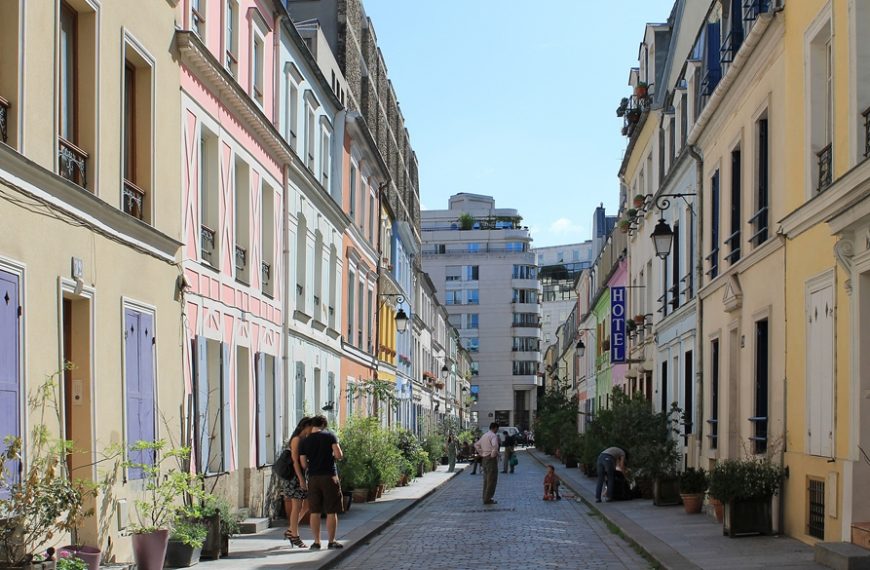 Mieszkańcy fotogenicznej paryskiej ulicy domagają się zakazu dla Instagramowiczów w niektóre dni tygodnia