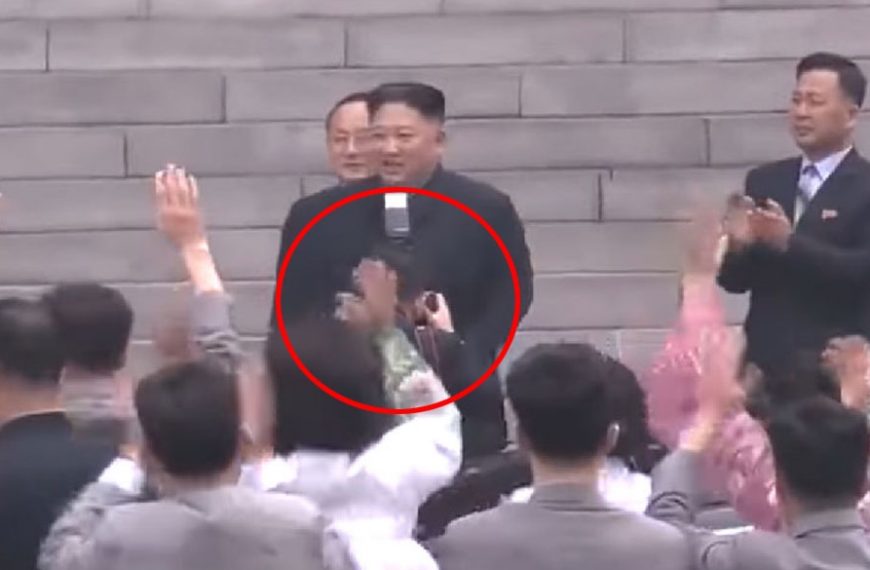 Kim Jong-un wyrzuca osobistego fotografa “za szkody wyrządzone Najwyższej Godności”