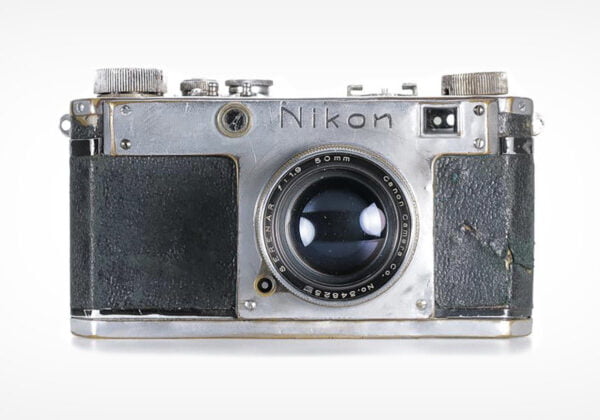 Rekordowa cena na aukcji za prototypowy egzemplarz dalmierzowego aparatu Nikon L