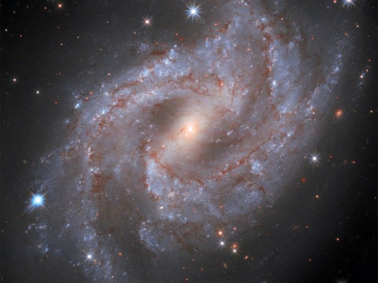 Teleskop Hubble's zarejestrował wybuch supernowej znajdującej się w odległości 70 milionów lat świetlnych