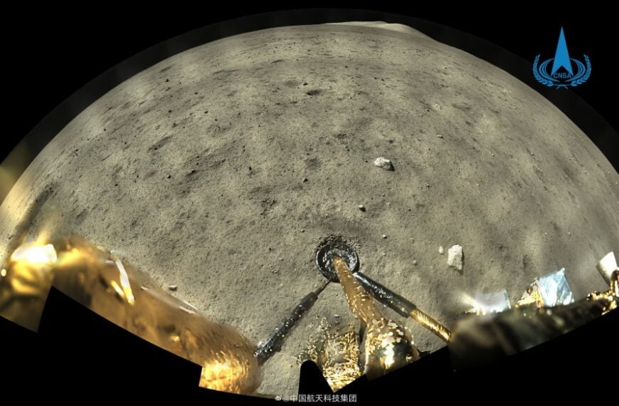 Barwne zdjęcie panoramiczne powierzchni Księżyca o wysokiej rozdzielczości z chińskiej sondy Chang’e-5
