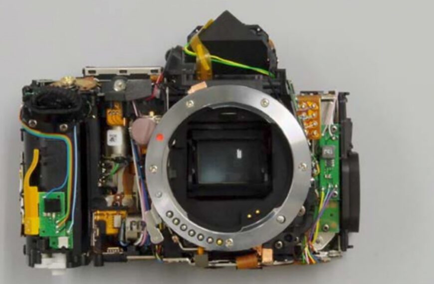 Wnętrze aparatu Pentax K-3 III – przyszłej flagowej lustrzanki z matrycą formatu APS-C