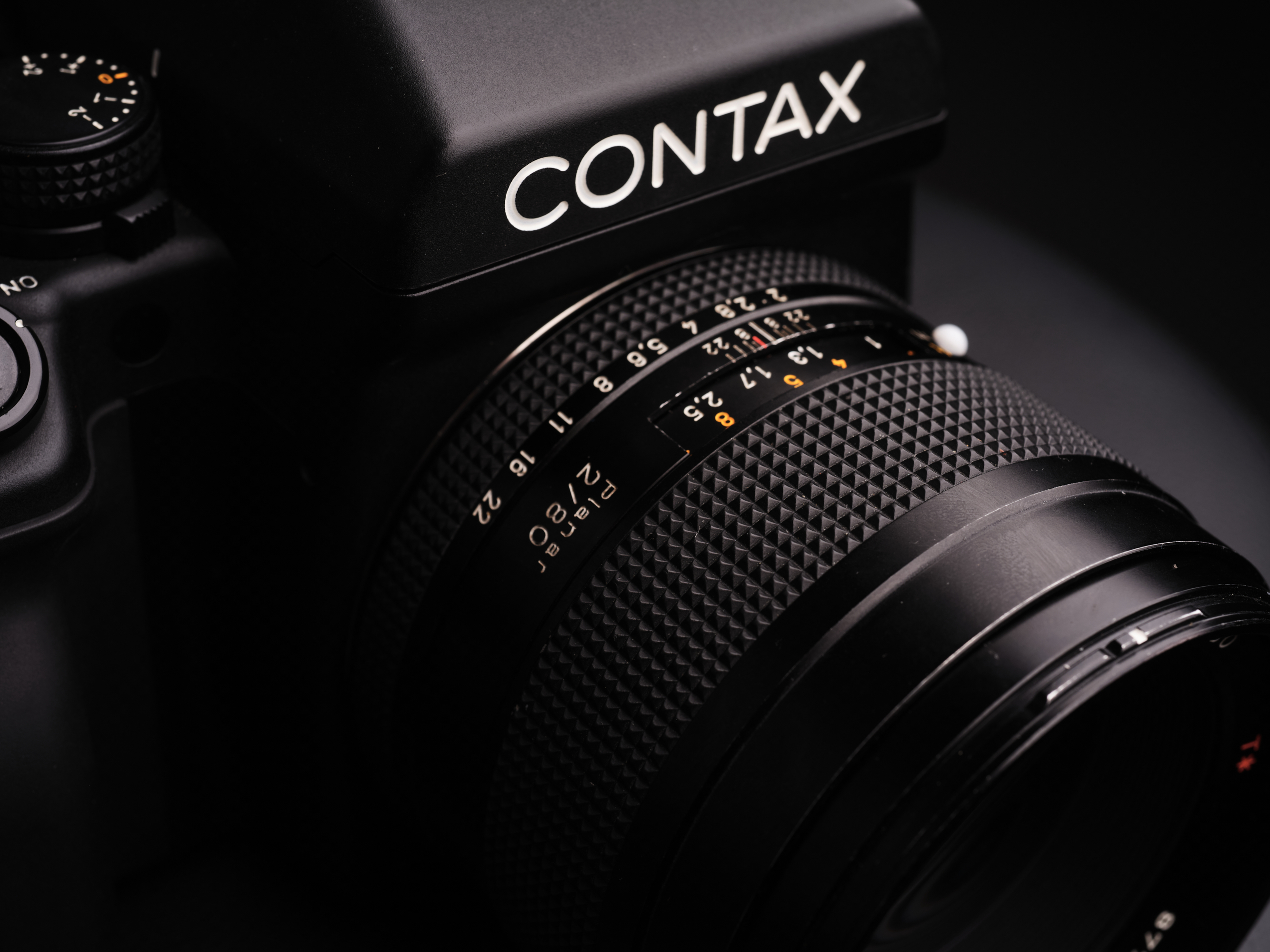 Contax 645 AF + Carl Zeiss 80/2 T* Planar