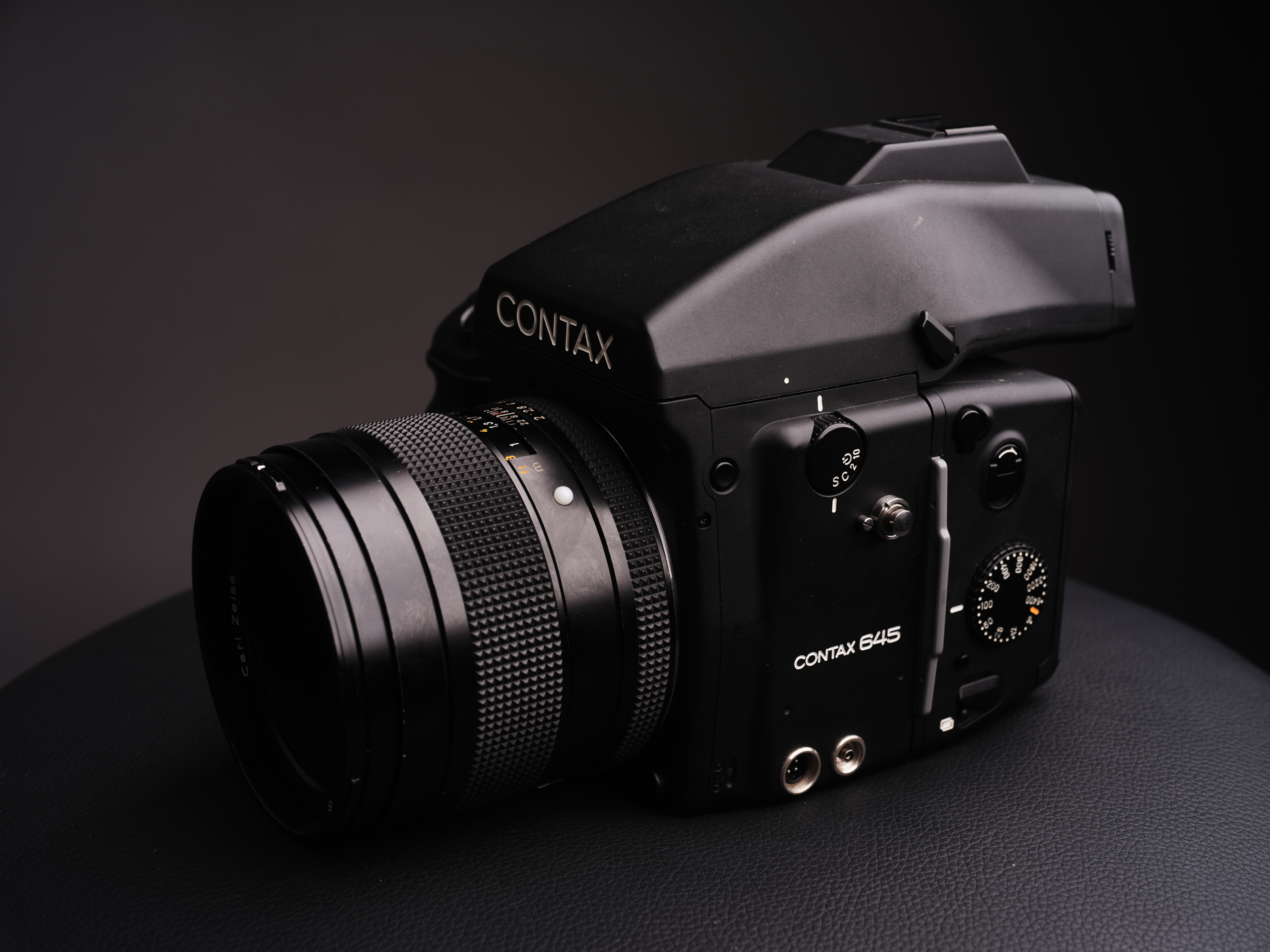 Contax 645 AF + Carl Zeiss 80/2 T* Planar