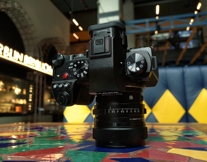 Sigma 50mm F2 DG DN Contemporary + Panasonic Lumix S5 II