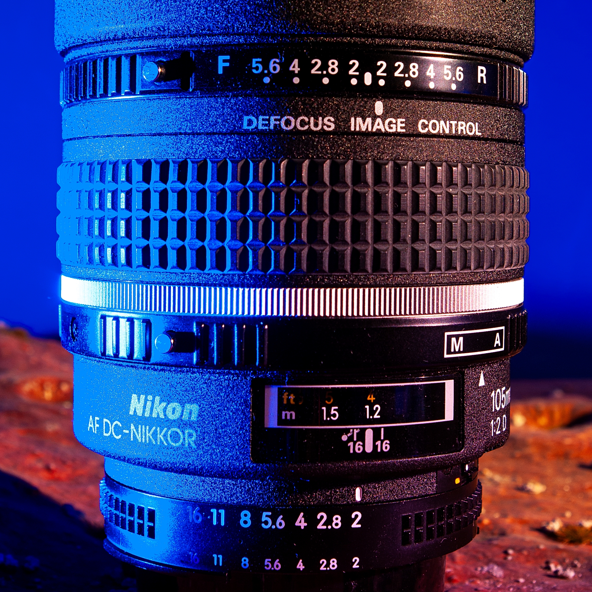 AF Nikkor 105mm F2D DC Partial view