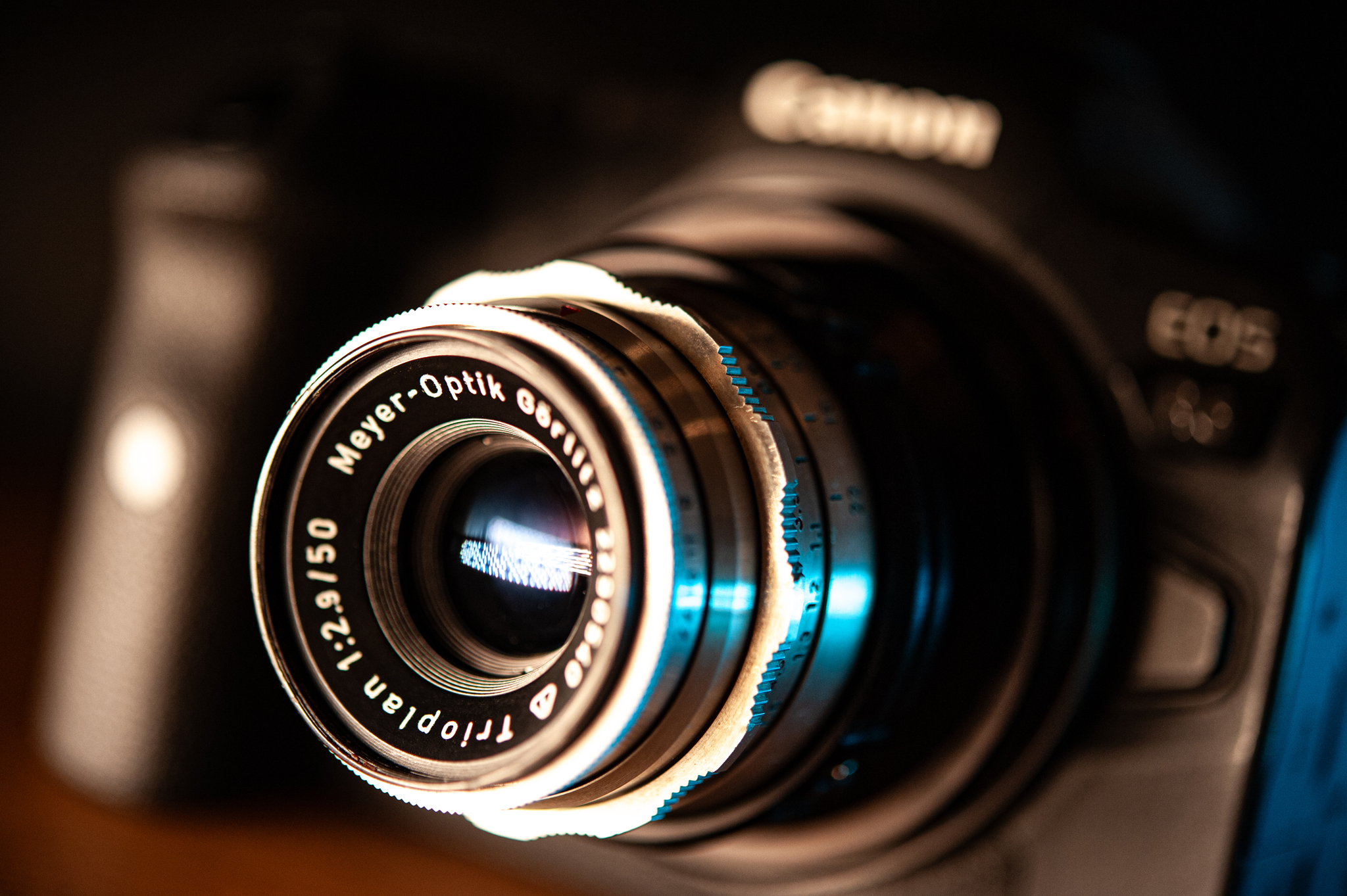 Trioplan 50mm F2.9 w mocowaniu Altix zaadoptowany przez adapter do Canon EOS R6
