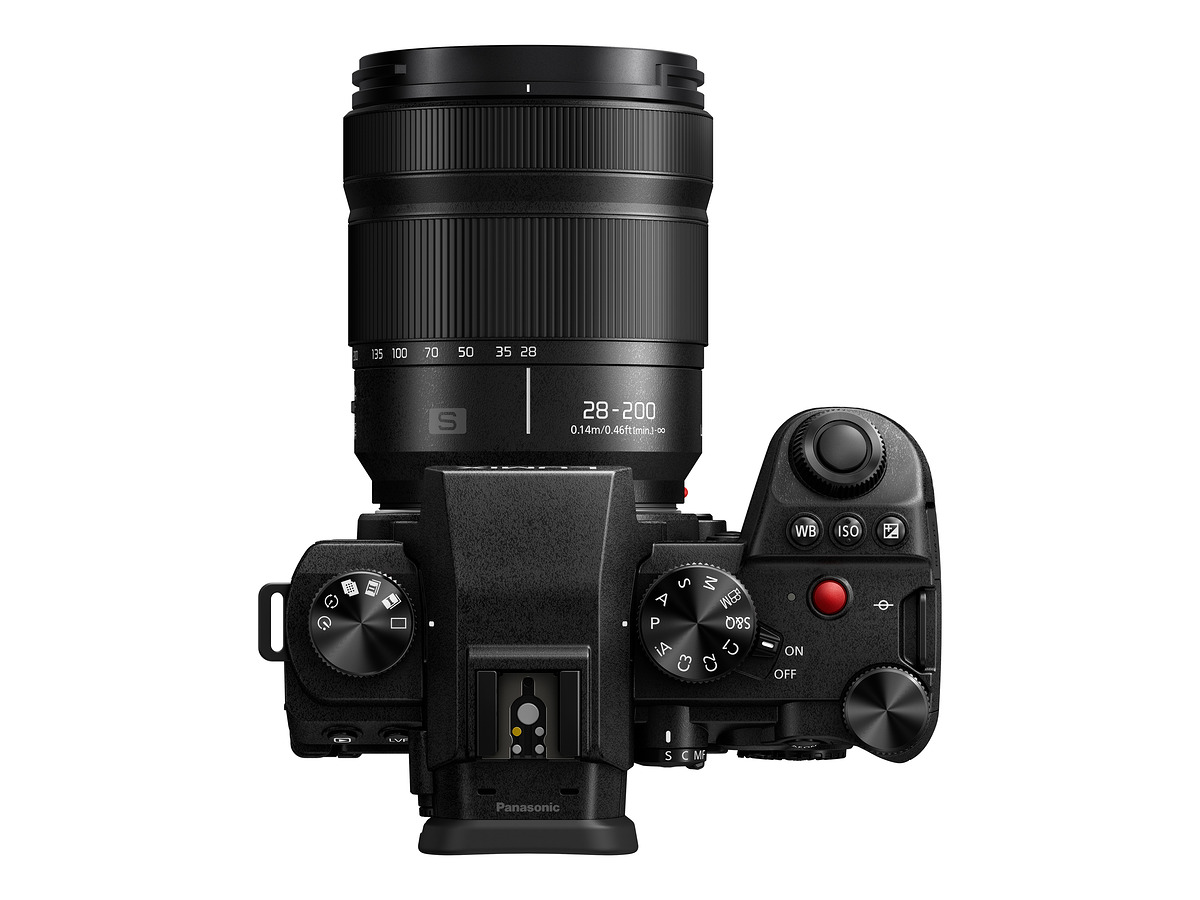 Lumix S 28-200mm 2
