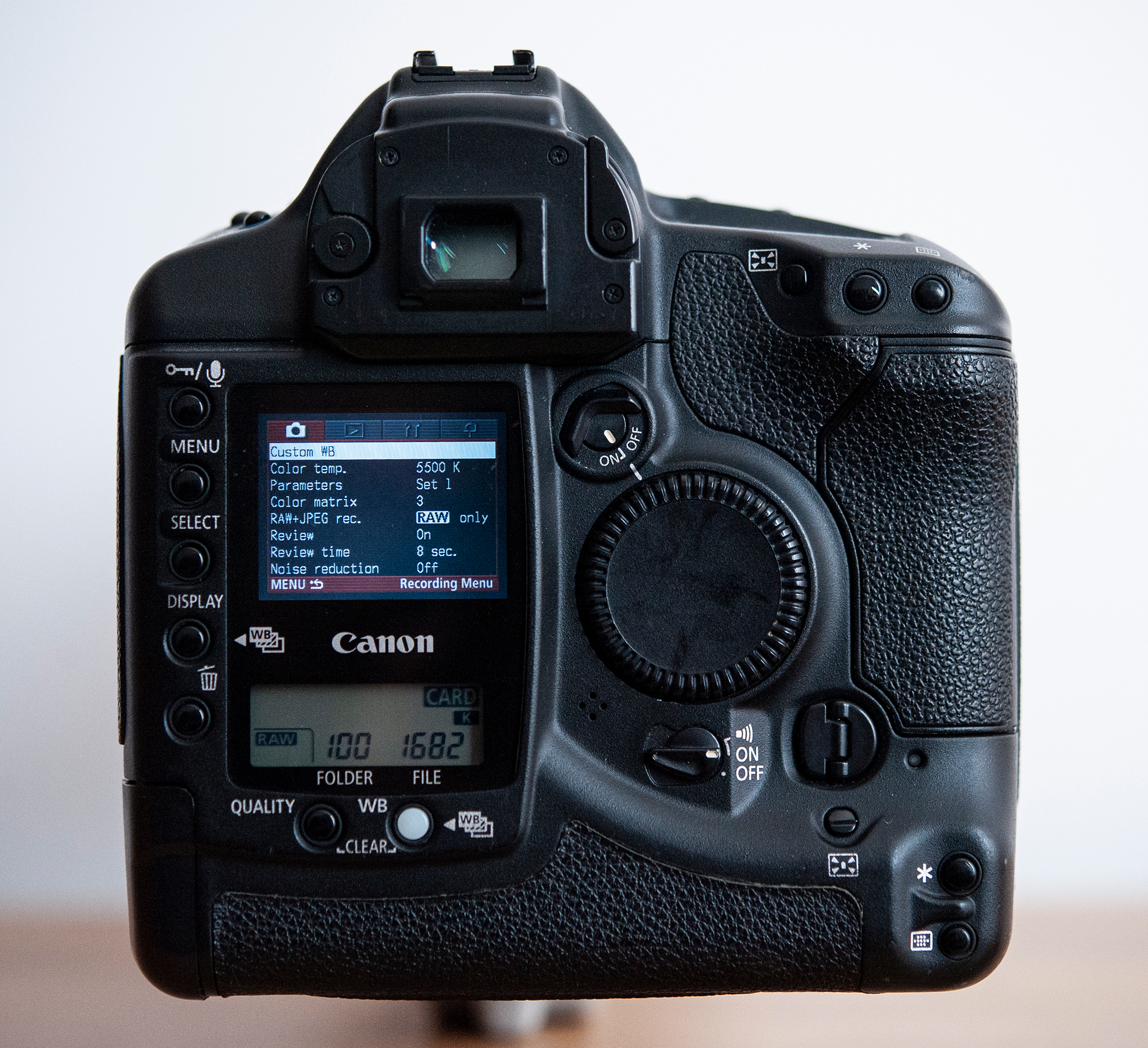 4,1 megapikselowy unikat - 23 letni Canon EOS 1D, przed którym klęka każdy flagowy smartfon w 2024r.