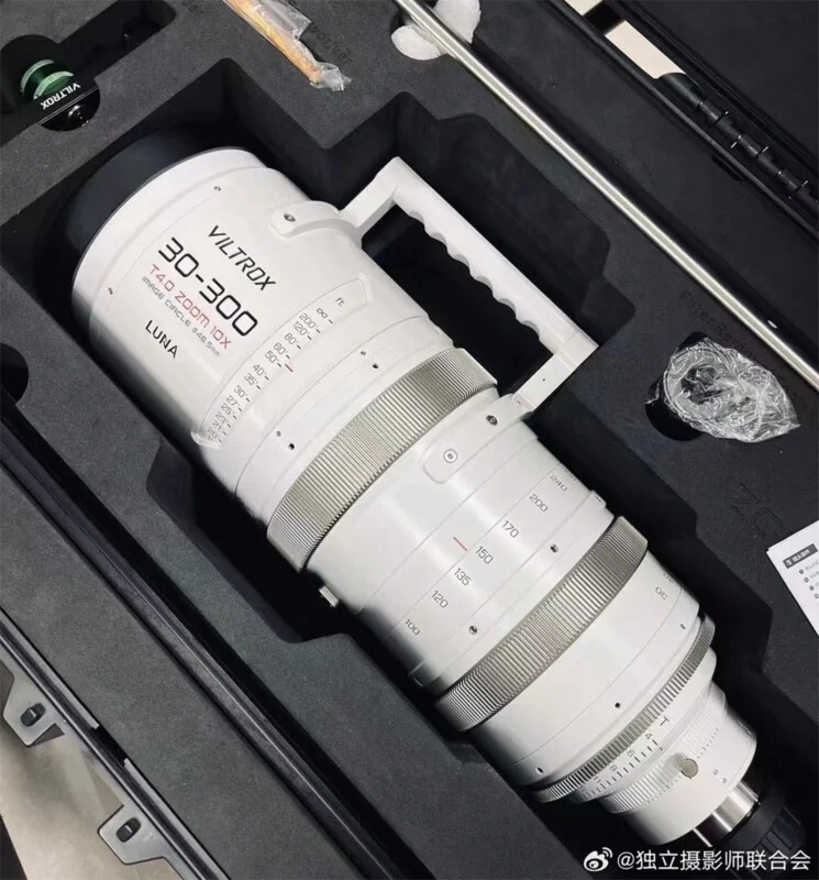 Viltrox Luna 30-300mm T4.0 2