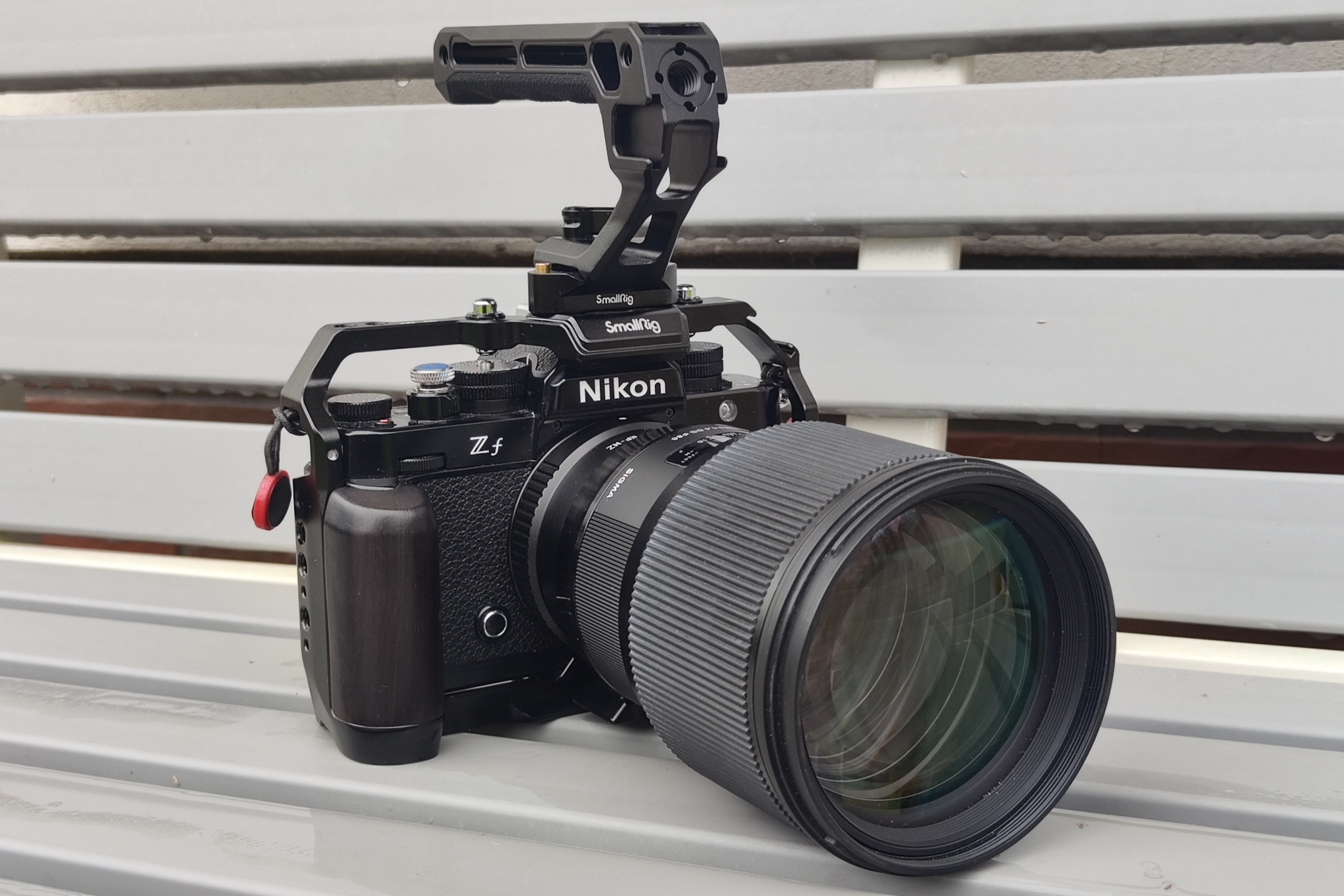 Sigma A 85mm F1.4 DG HSM Nikon Zf side