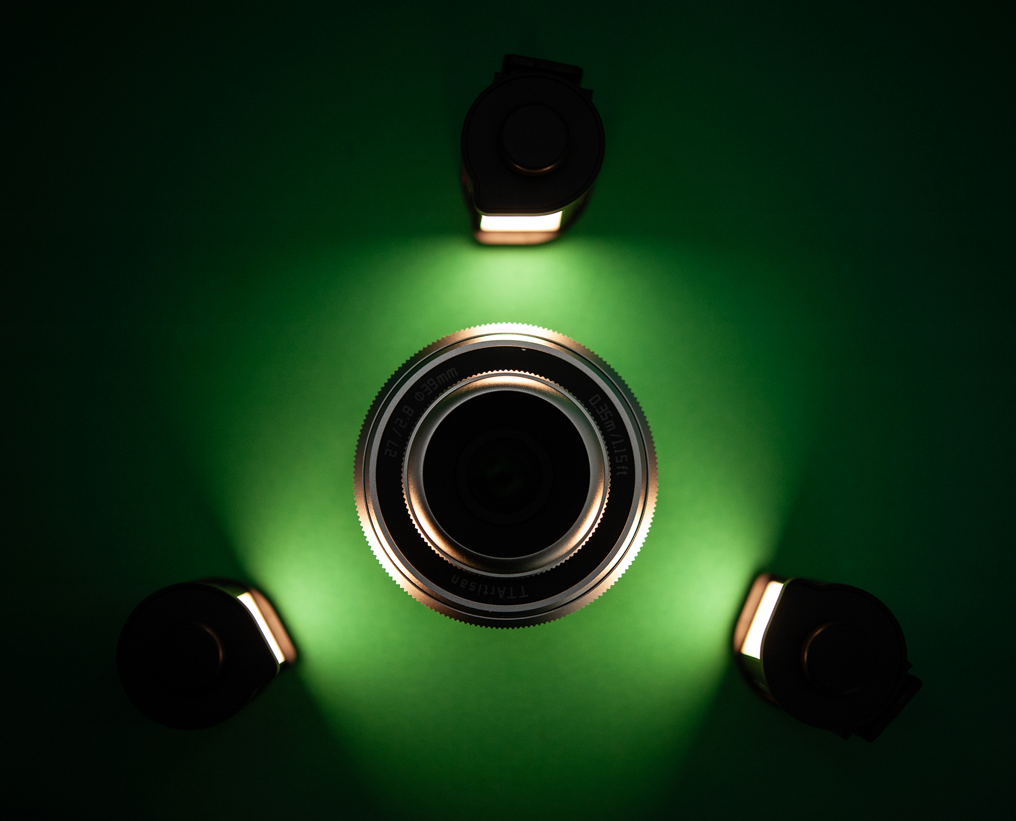 TTArtisan Mini Magnetic LED Light - praktyczne zastosowanie w ministudiu do fotografii reklamowej