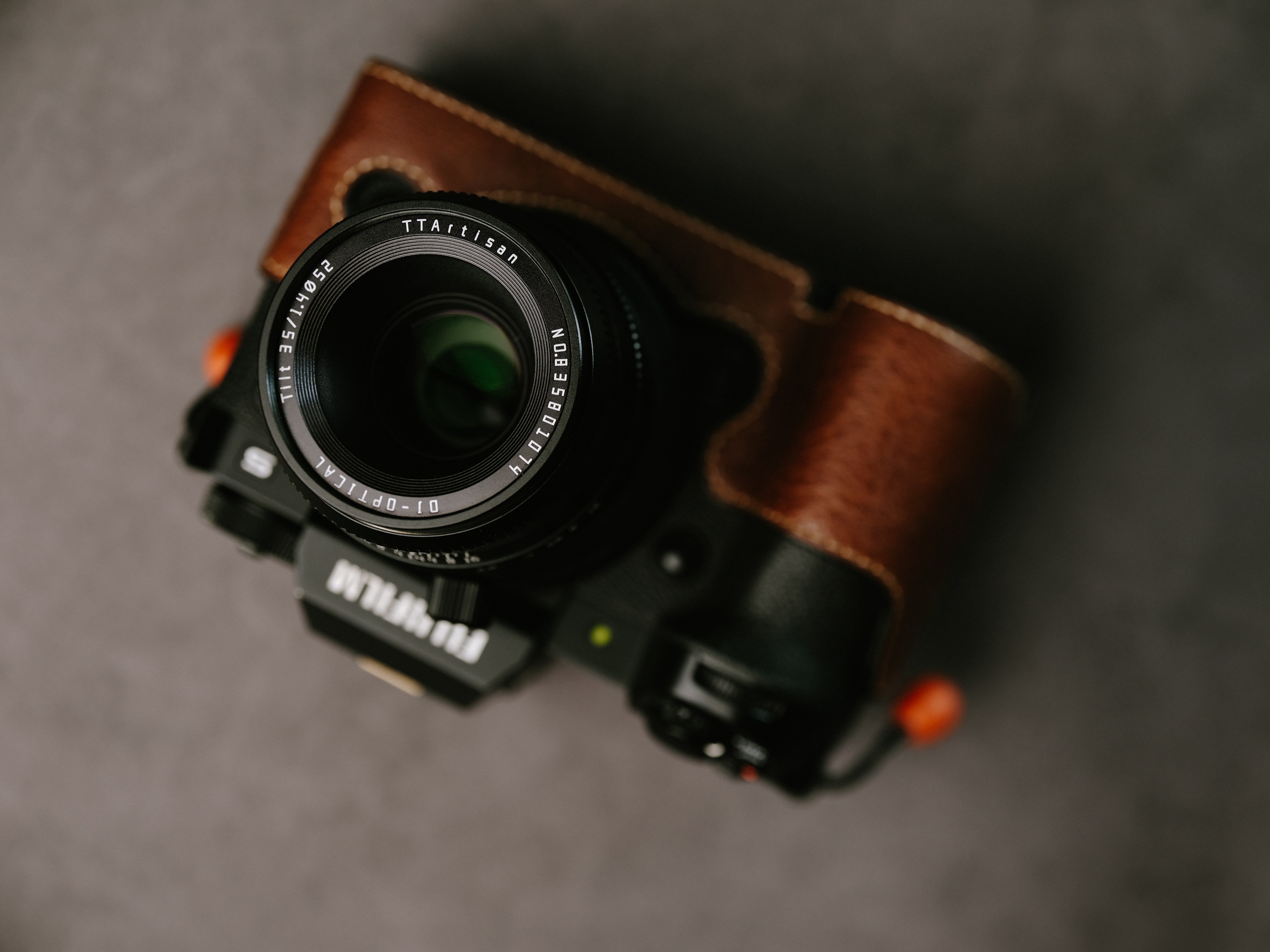 TTArtisan Tilt 35mm F1.4 APS-C