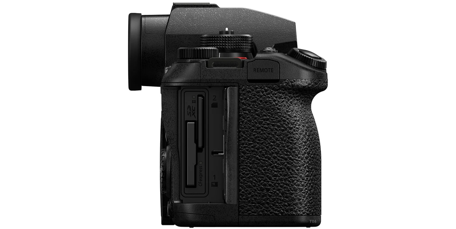 Lumix S1 IIE Body JackSideOpen