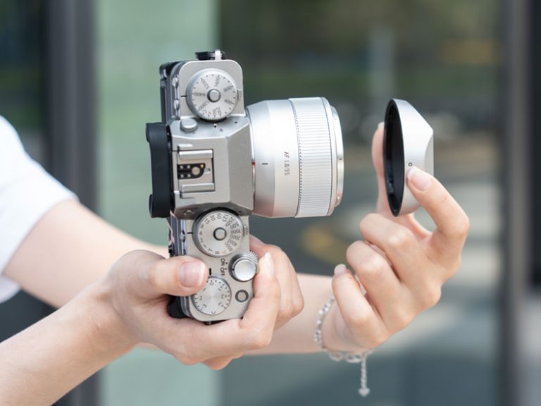 Zobacz jak TTArtisan AF 35mm F1.8 ED II w srebrnej wersji prezentuje się na zdjęciach