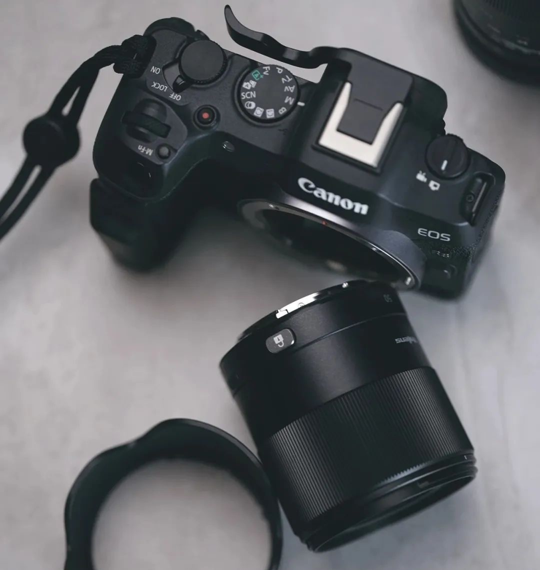 Yongnuo 50mm f1.8r df lens 12