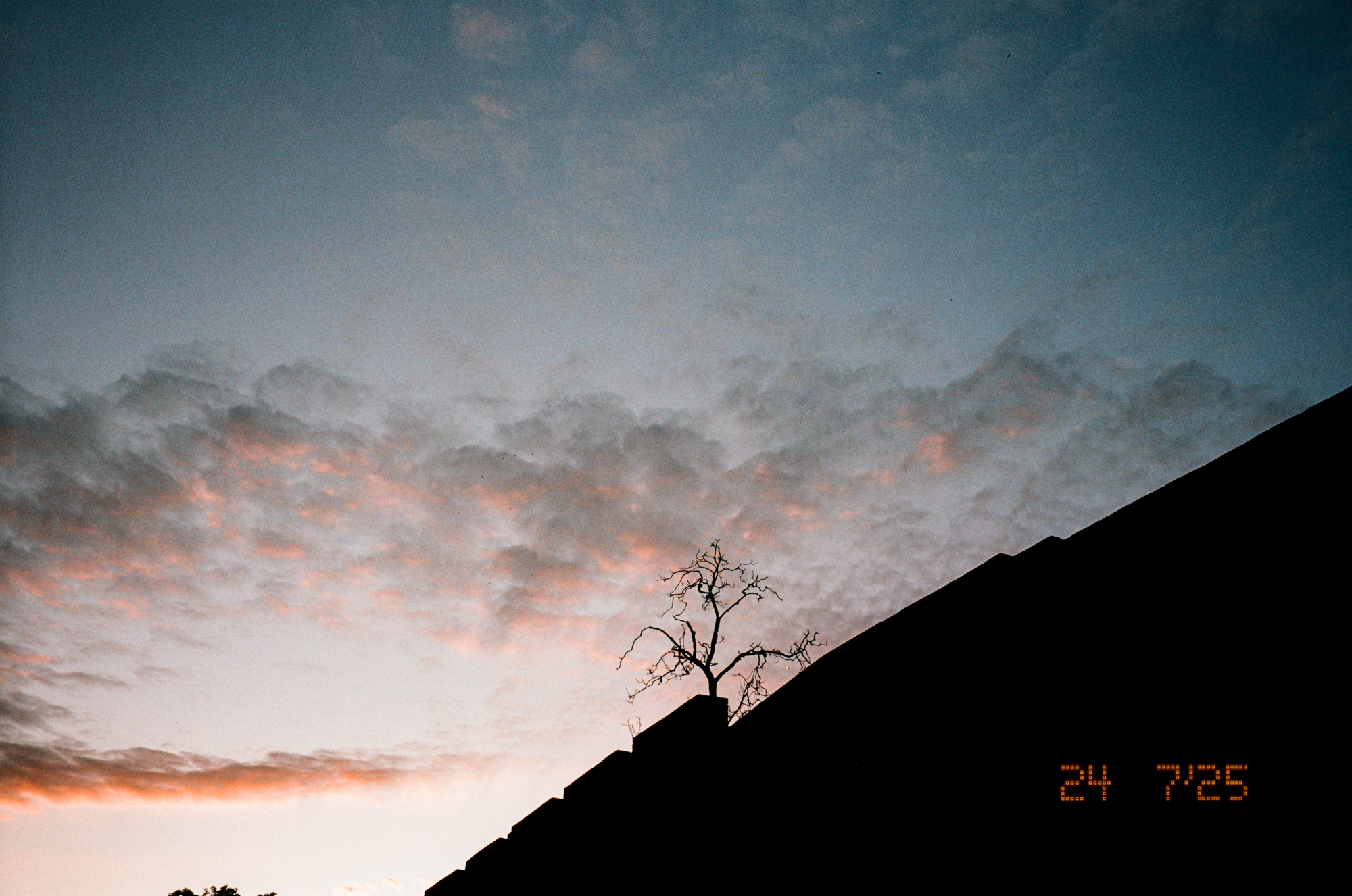 Nikon 35 ti 2000px 000031560030