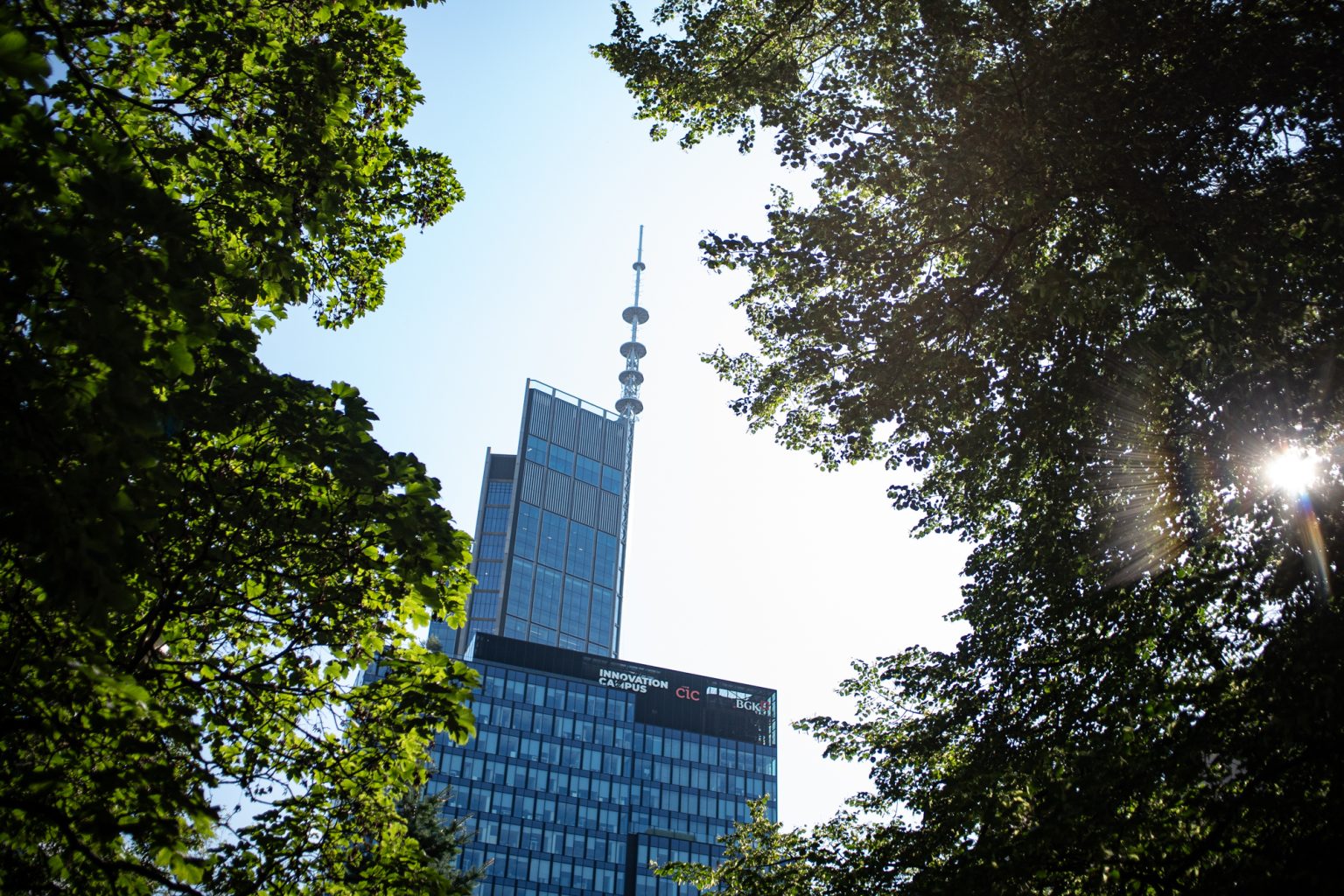 Galeria zdjęć przykładowych 2000px wykonana za pomocą obiektywu TTArtisan AF 23mm F1.8 ED Sony E