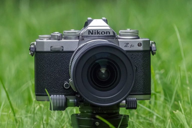 sigma-16-mm-f-1-4-contemporary-na-nikon-z-fc-przez-adapter-viltrox-e‑z-wyrafinowany-zestaw-mobilnego-fotografa