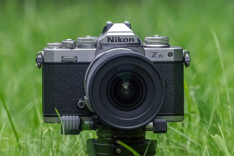 sigma-16-mm-f-1-4-contemporary-na-nikon-z-fc-przez-adapter-viltrox-e‑z-wyrafinowany-zestaw-mobilnego-fotografa