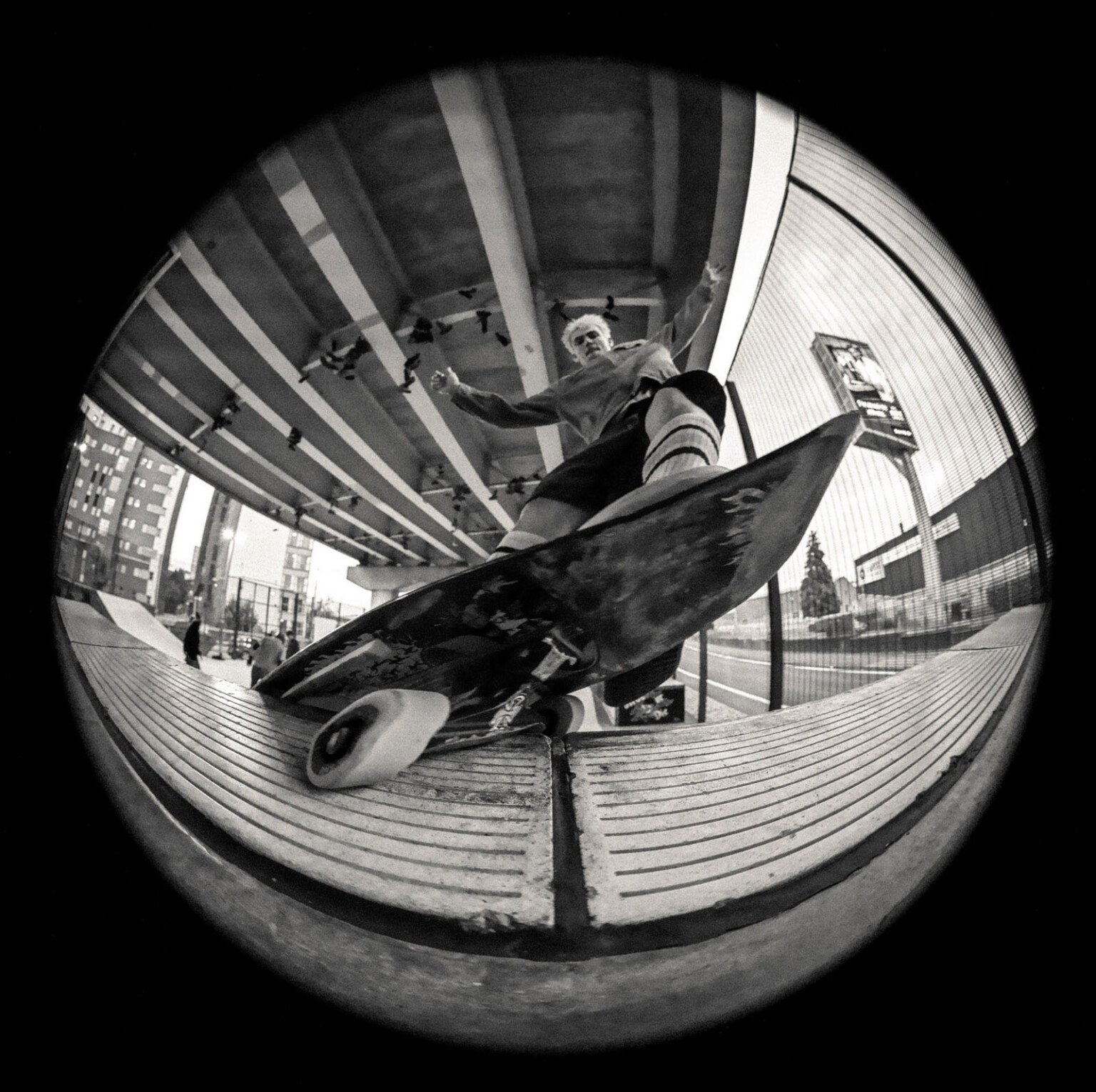 laowa-815mm-f-2-8-ff-zoom-fisheye-trafia-do-sredniego-formatu-gfx-i-xcd 4