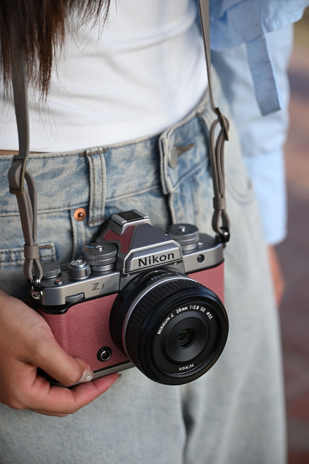 nikon-z-f-silver-edition-aparat-retro-staje-sie-jeszcze-bardziej-retro-i-otrzyma-nowa-funkcje-film-grain 5
