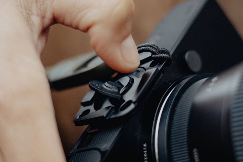 Peak design field plate lifestyle 1