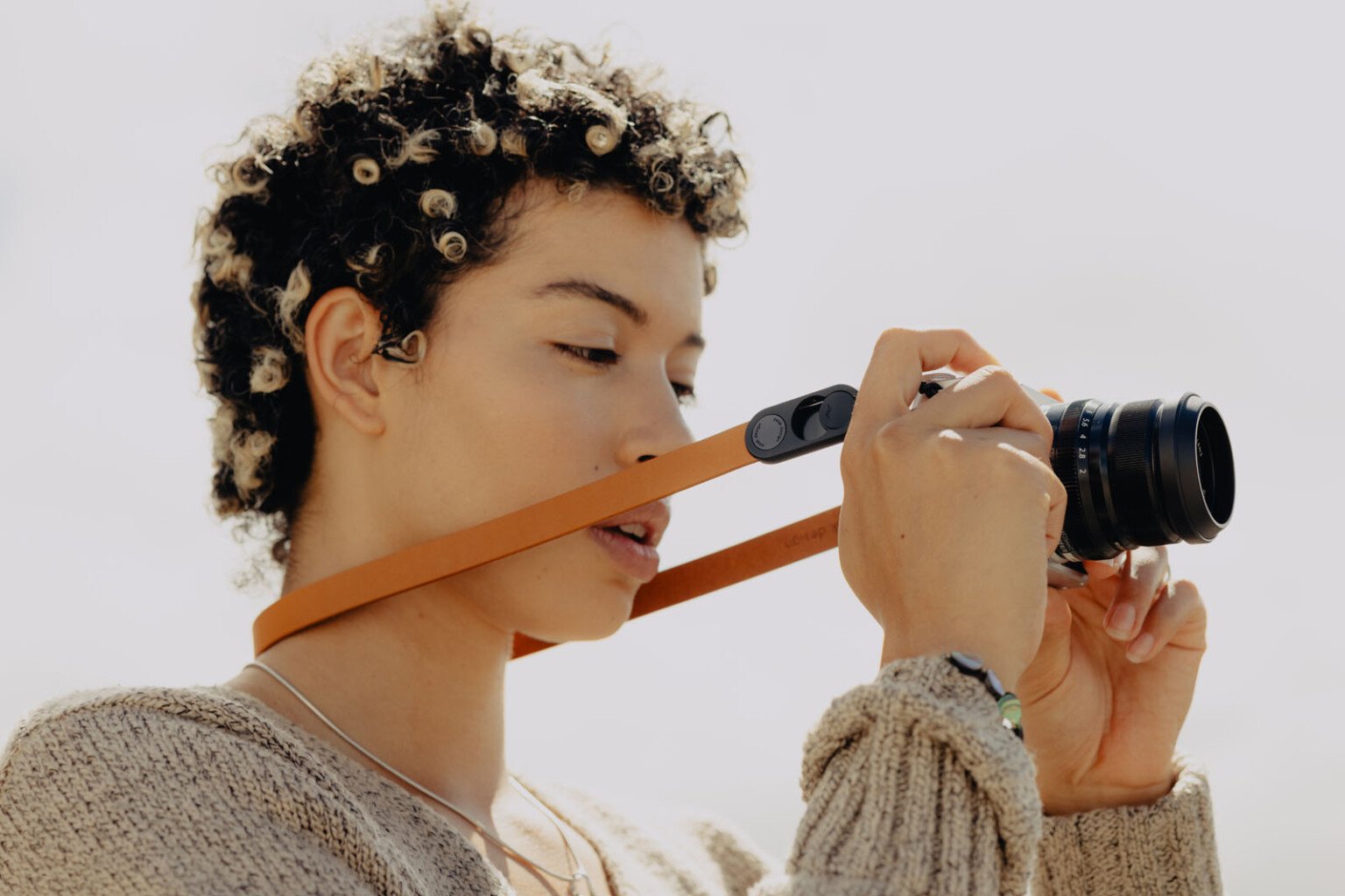 Peak design form leather neck amber lifestyle 1 1536x1024