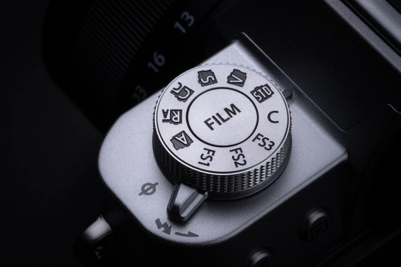 fujifilm-x-t30-iii-nowy-procesor-i-film-simulation-dial 6