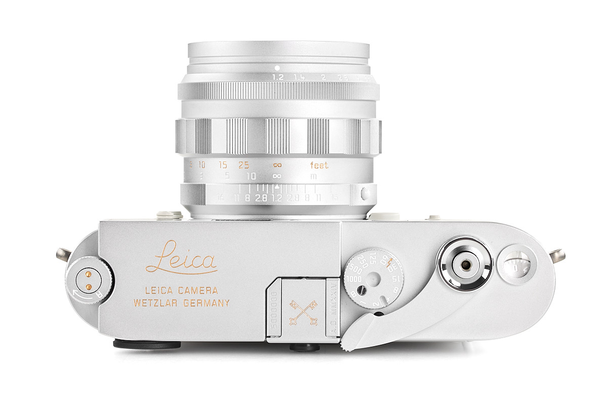 leica-papieza-franciszka-sprzedaz-6-5-mln-eur-aukcja 4