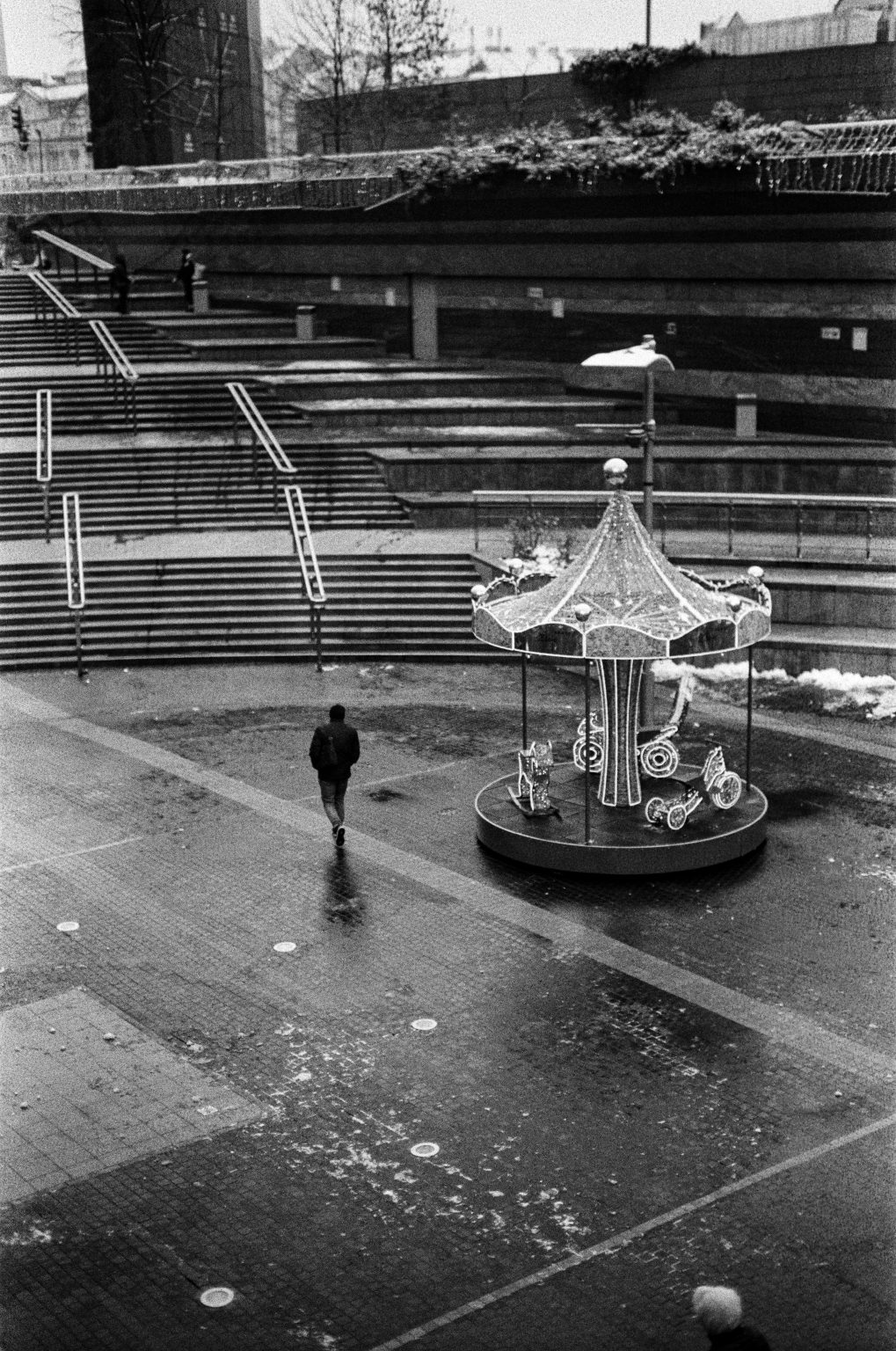 Galeria zdjęć przykładowych wykonana aparatem Leica M5, obiektywem TTArtisan 50mm F0.95 Leica M na filmie Ilford HP5