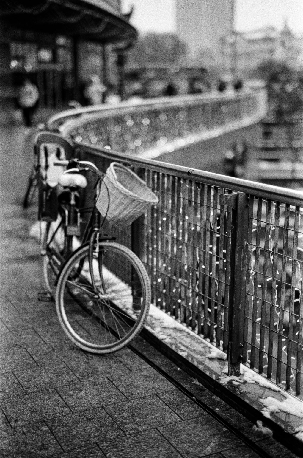 Galeria zdjęć przykładowych wykonana aparatem Leica M5, obiektywem TTArtisan 50mm F0.95 Leica M na filmie Ilford HP5