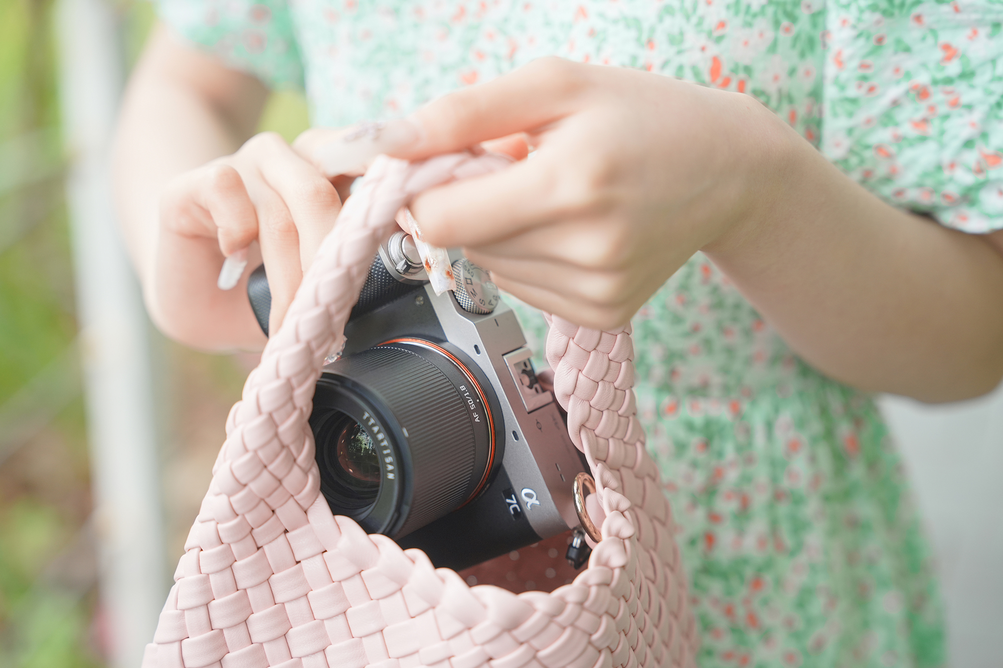 TTArtisan AF 50mm F1.8 Neo Premiera W Chinach Obrazek3